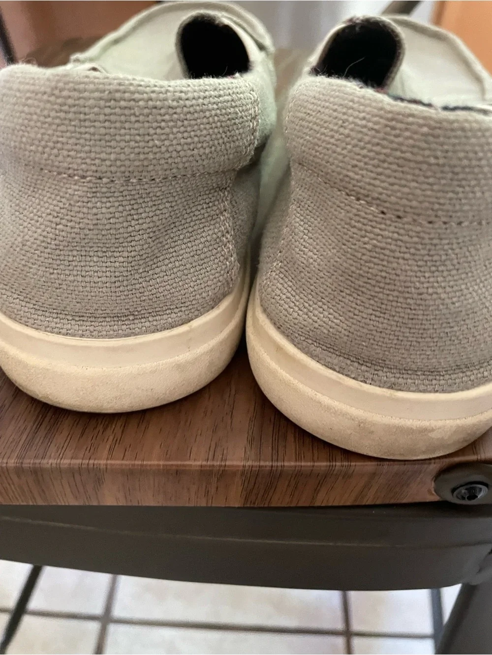 Men’s Sanuk Canvas Slip On Shoes Gray Tan size 8